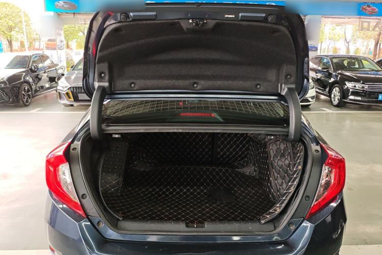 Used Honda Civic 2016 220TURBO CVT Luxury Edition Trunk