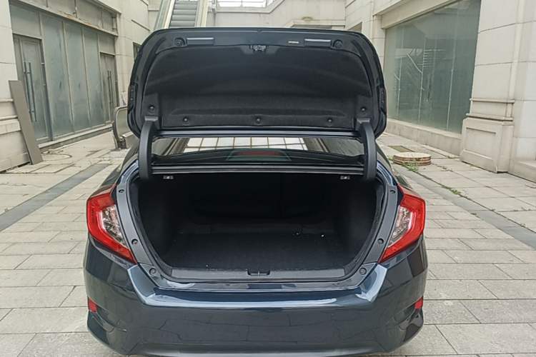 Used Honda Civic 2016 220TURBO CVT Luxury Edition Trunk