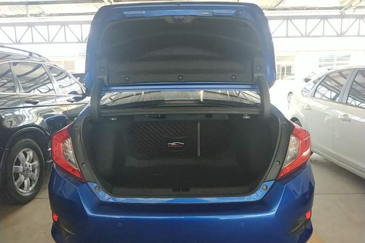 Used Honda Civic 2016 220TURBO CVT Luxury Edition Trunk