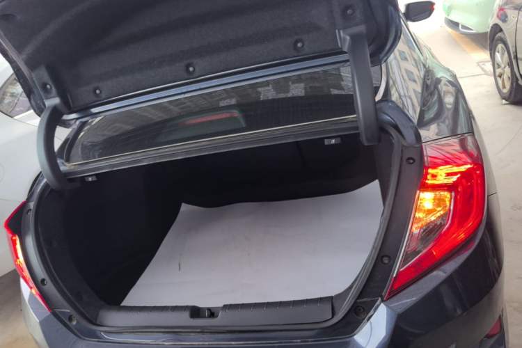 Used Honda Civic 2016 220TURBO CVT Prestige Edition Trunk
