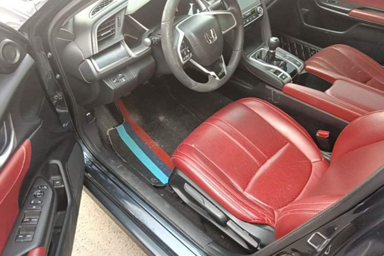 Used Honda Civic 2016 220TURBO Manual Luxury Edition Driver Seat