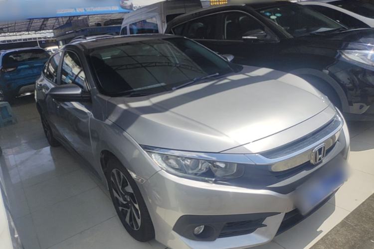 Used Honda Civic 2016 220TURBO CVT Luxury Edition Front Right 45 Deg