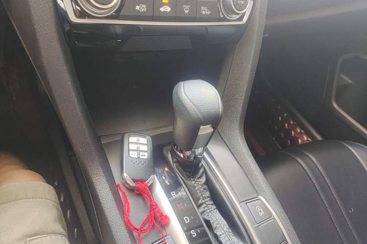 Used Honda Civic 2016 220TURBO CVT Luxury Edition Gear Lever