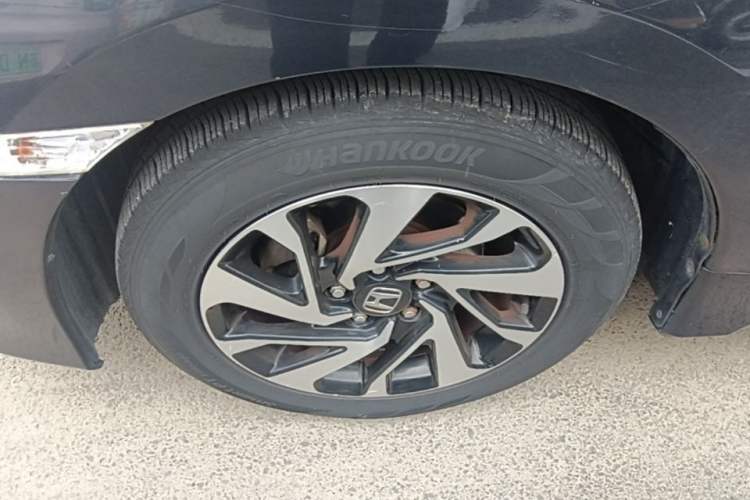Used Honda Civic 2016 220TURBO Manual Luxury Edition Left Front Wheel Hub