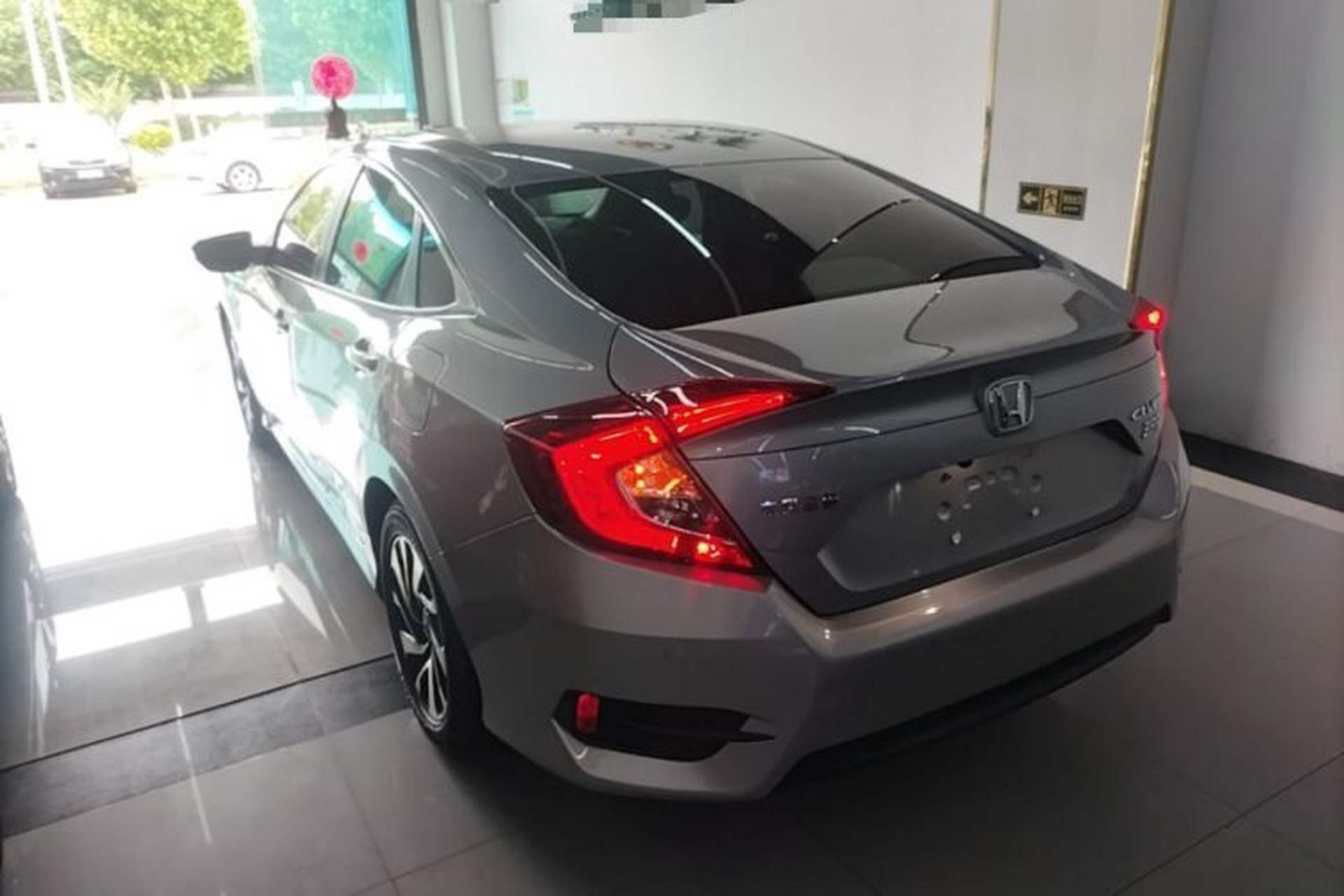 Used Honda Civic 2016 220TURBO CVT Luxury Edition Rear Left 45 Deg