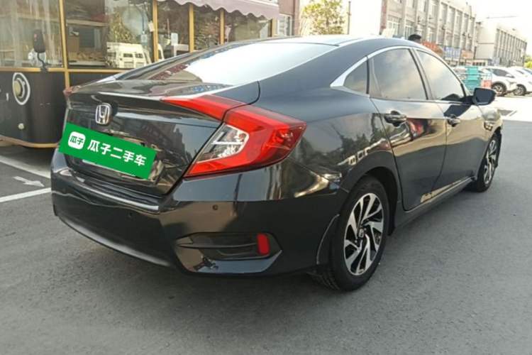 Used Honda Civic 2016 220TURBO Manual Luxury Edition Rear Right 45 Deg