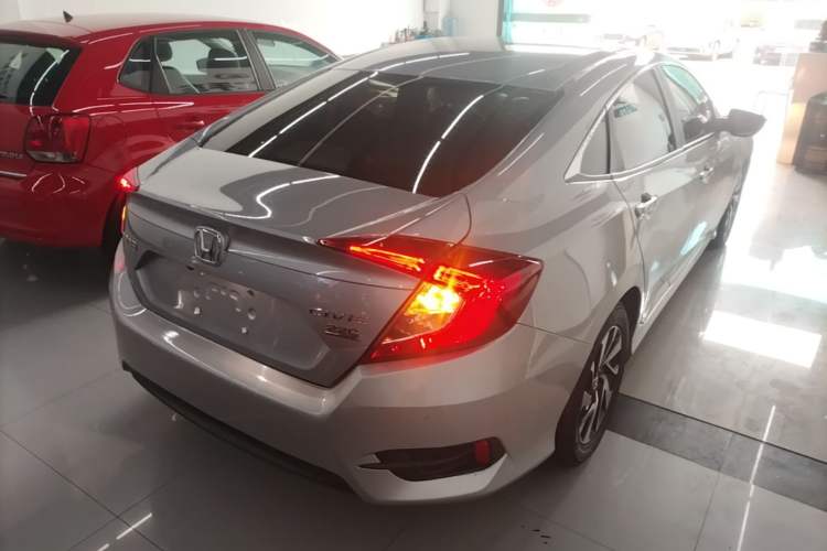 Used Honda Civic 2016 220TURBO CVT Luxury Edition Rear Right 45 Deg