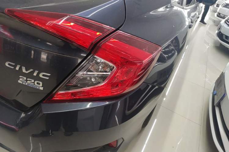 Used Honda Civic 2016 220TURBO CVT Luxury Edition Right Rear Taillight