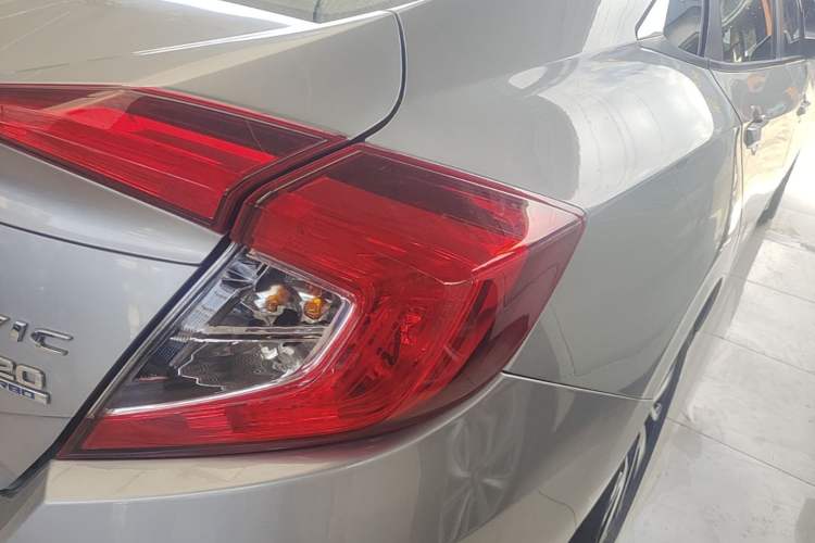 Used Honda Civic 2016 220TURBO CVT Luxury Edition Right Rear Taillight