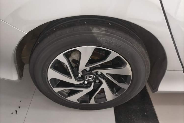 Used Honda Civic 2016 220TURBO CVT Luxury Edition Right Rear Wheel Hub