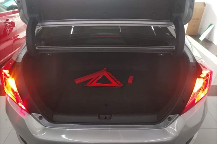 Used Honda Civic 2016 220TURBO CVT Luxury Edition Trunk