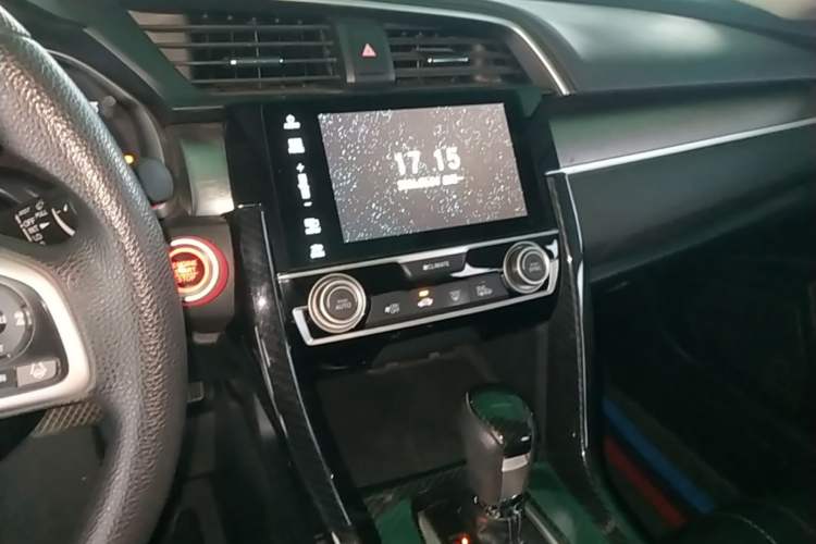 Used Honda Civic 2016 220TURBO CVT Luxury Edition Audio And AC Panel