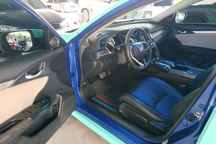 Used Honda Civic 2016 220TURBO CVT Luxury Edition Driver Seat