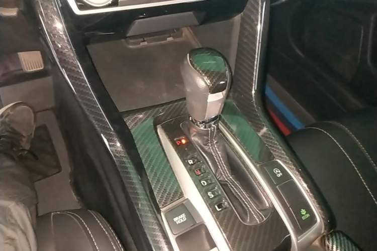 Used Honda Civic 2016 220TURBO CVT Luxury Edition Gear Lever