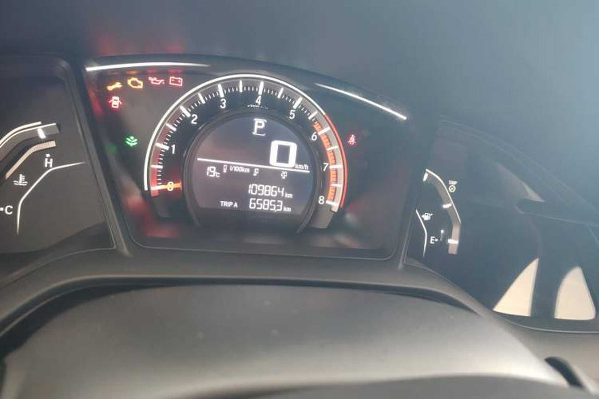 Used Honda Civic 2016 180TURBO CVT Comfort Version Odometer Close Up