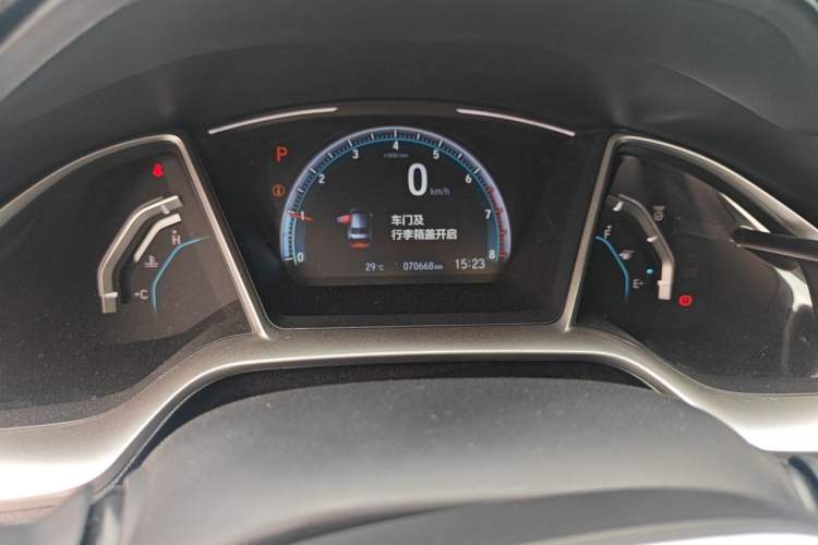 Used Honda Civic 2016 220TURBO CVT Luxury Edition Odometer Close Up