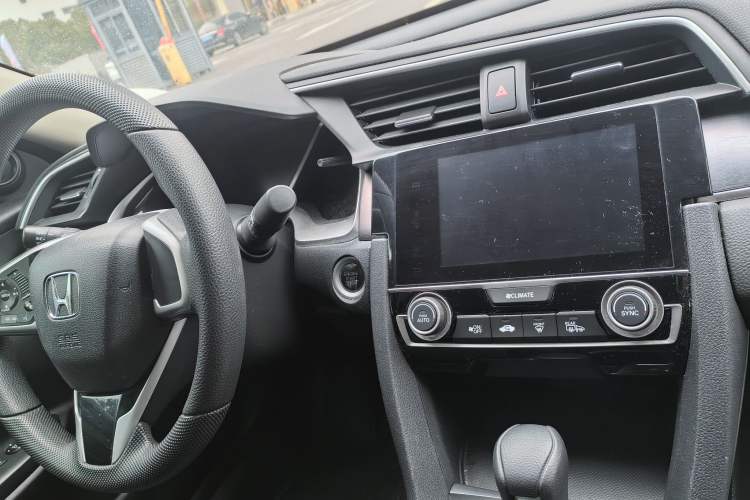 Used Honda Civic 2016 220TURBO CVT Luxury Edition Audio And AC Panel