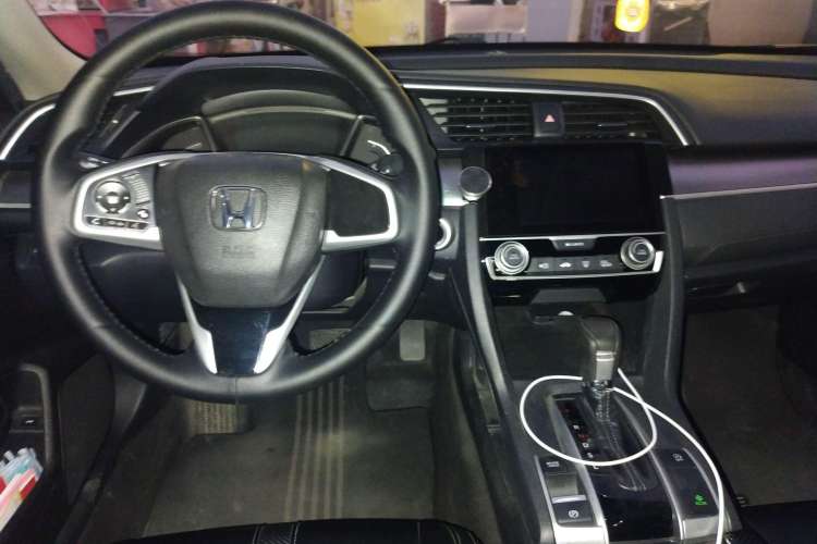 Used Honda Civic 2016 220TURBO CVT Luxury Edition Center Console
