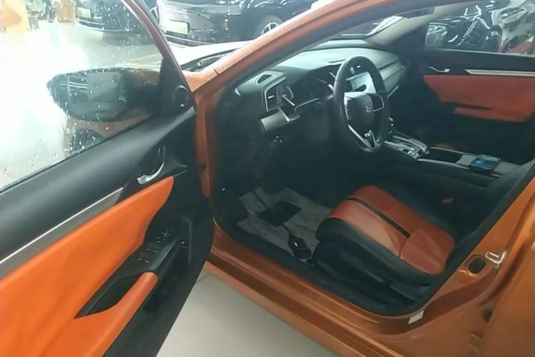 Used Honda Civic 2016 220TURBO CVT Luxury Edition Driver Seat
