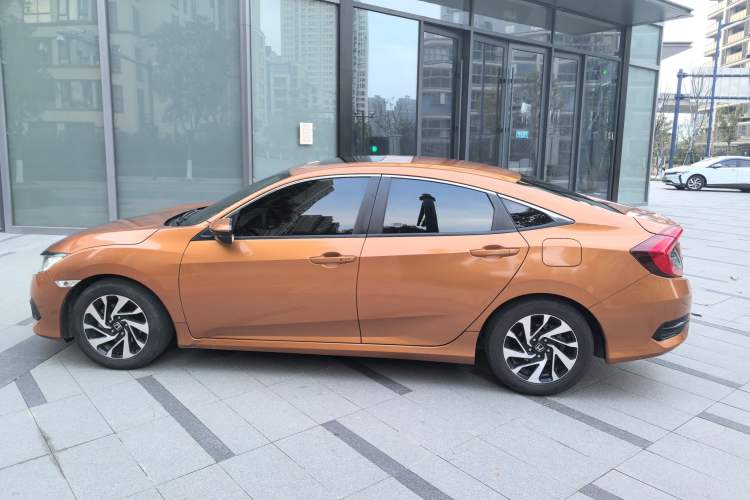 Used Honda Civic 2016 220TURBO CVT Luxury Edition Exterior 4