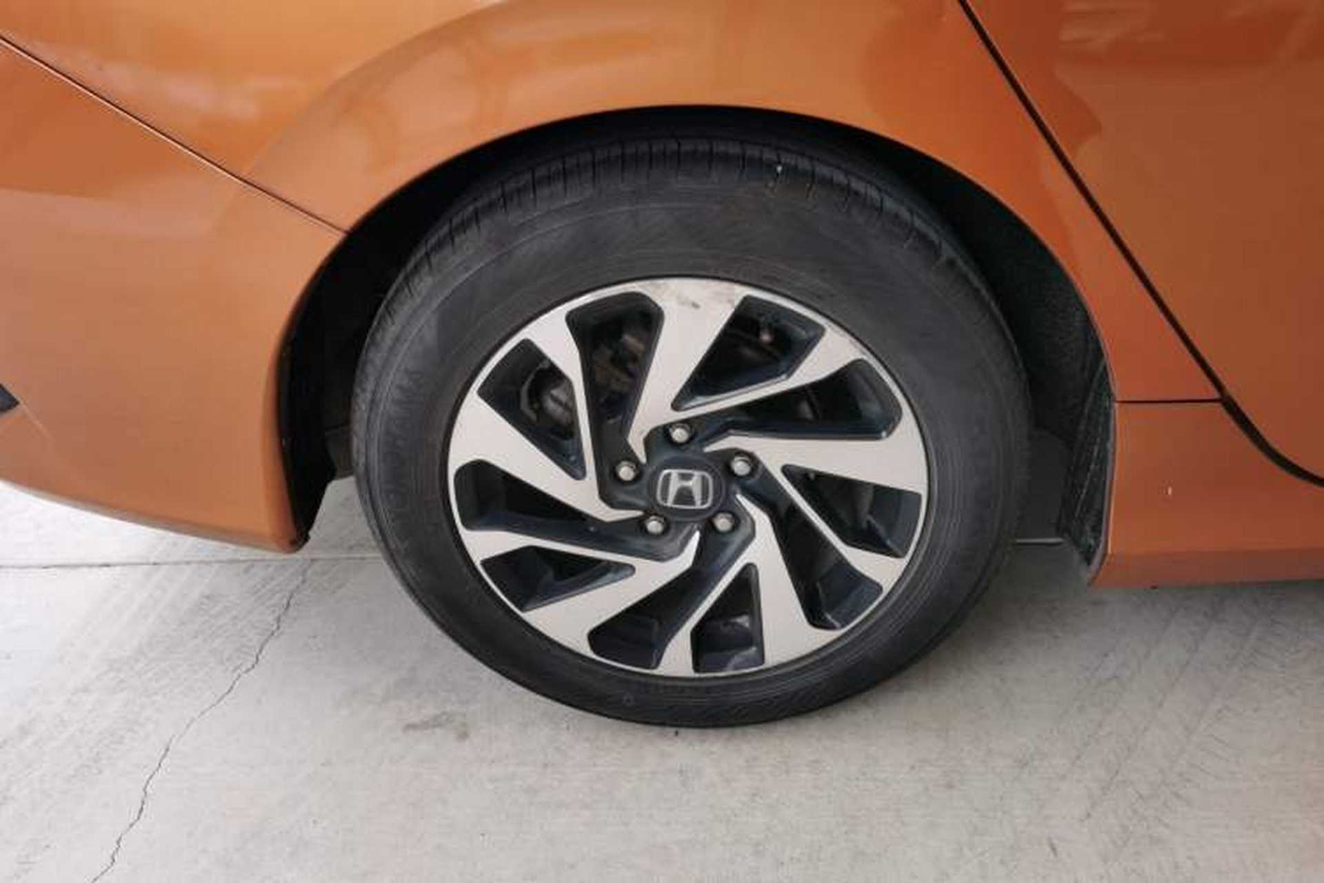 Used Honda Civic 2016 220TURBO CVT Luxury Edition Exterior 5