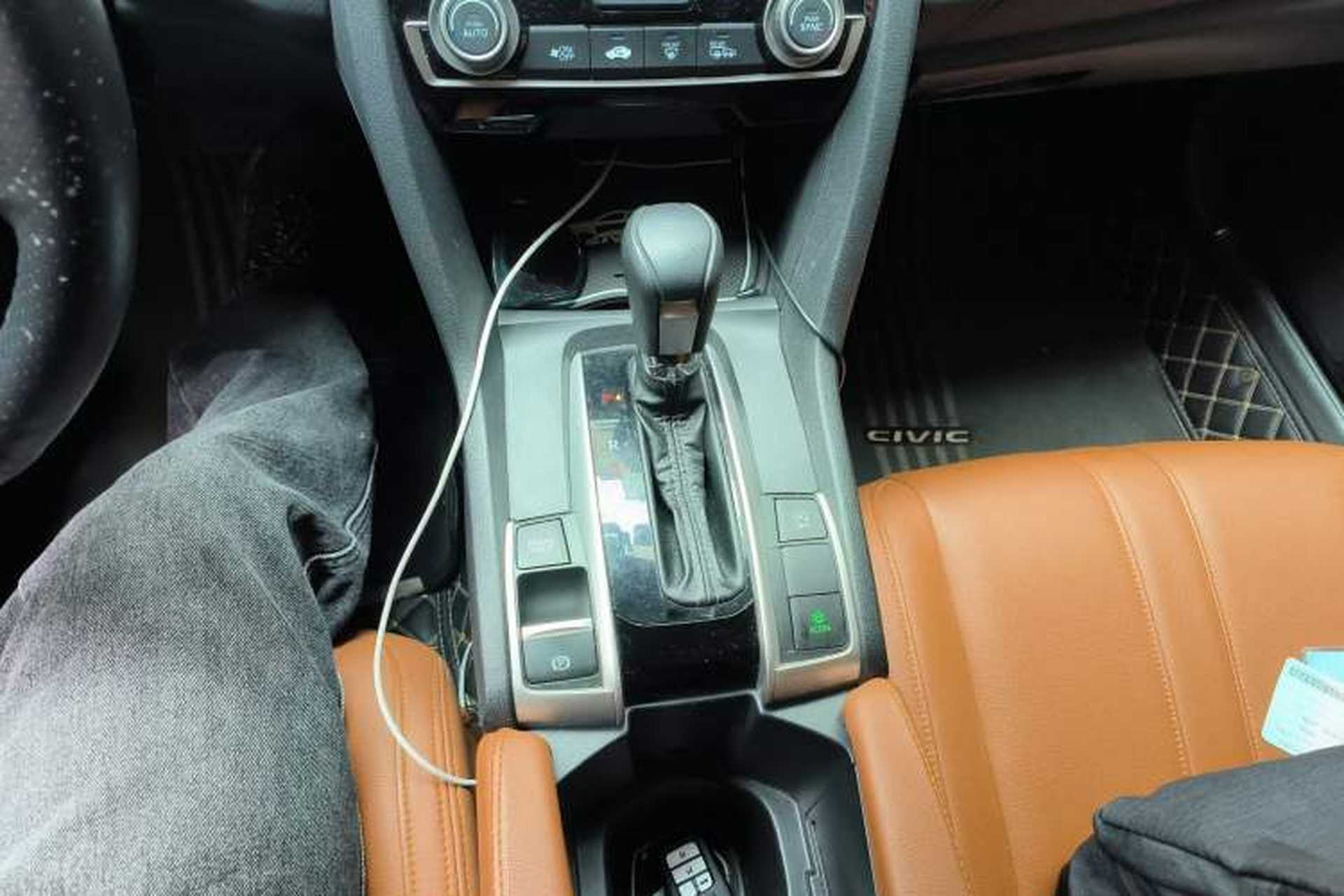 Used Honda Civic 2016 220TURBO CVT Luxury Edition Gear Lever