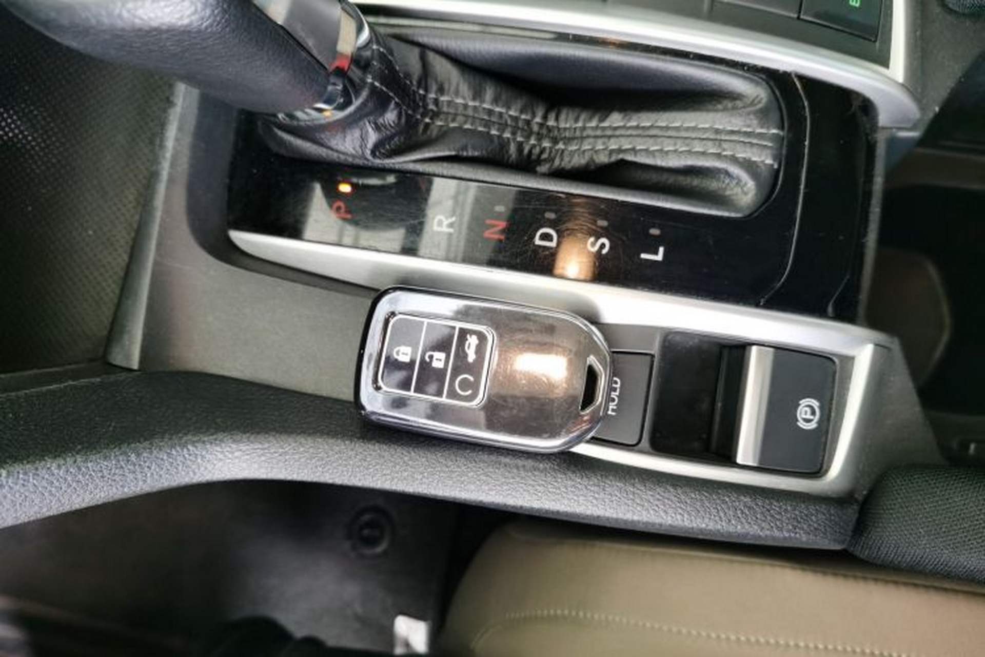 Used Honda Civic 2016 220TURBO CVT Luxury Edition Interior 1