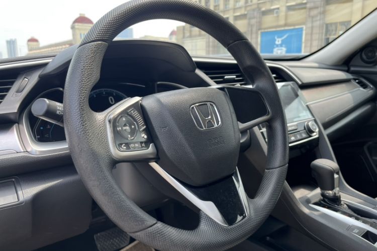 Used Honda Civic 2016 220TURBO CVT Luxury Edition Interior 2