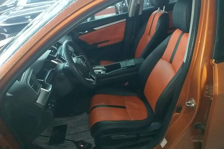 Used Honda Civic 2016 220TURBO CVT Luxury Edition Left Front Seat