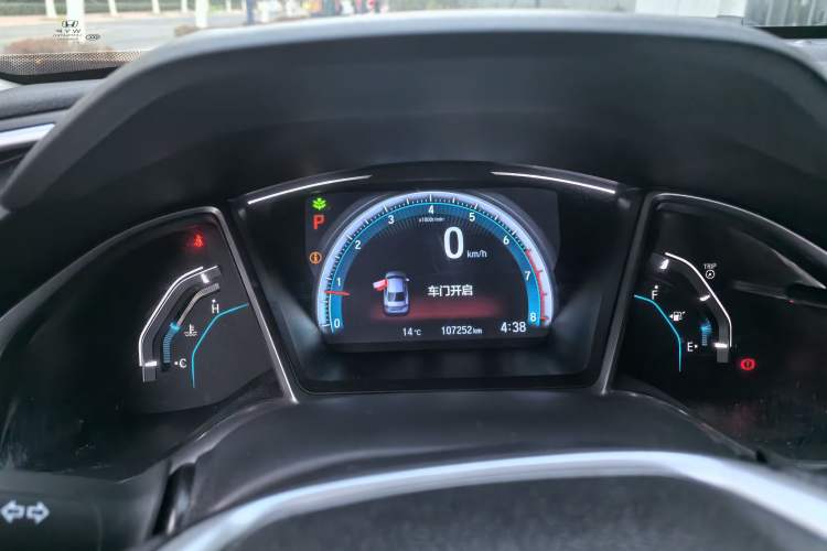 Used Honda Civic 2016 220TURBO CVT Luxury Edition Odometer Close Up