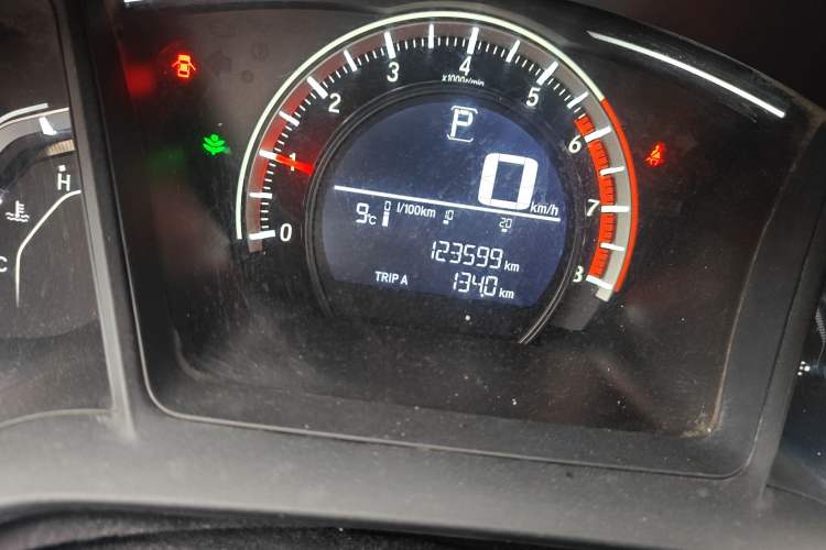 Used Honda Civic 2016 180TURBO CVT Comfort Version Odometer Close Up