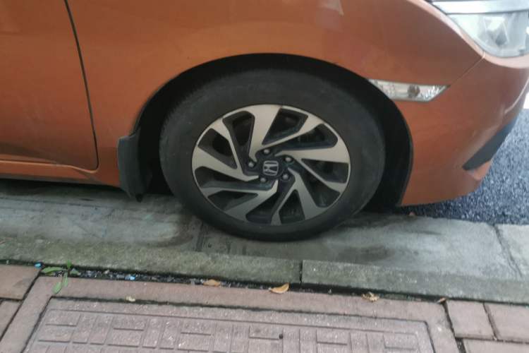 Used Honda Civic 2016 220TURBO CVT Luxury Edition Right Front Wheel Hub