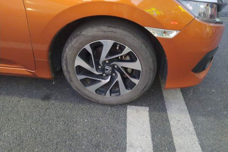Used Honda Civic 2016 220TURBO CVT Luxury Edition Right Front Wheel Hub