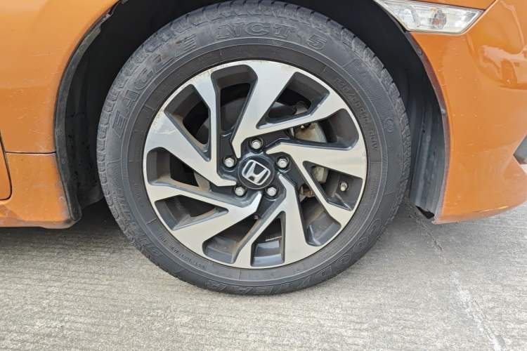 Used Honda Civic 2016 220TURBO CVT Luxury Edition Right Front Wheel Hub