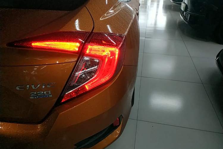 Used Honda Civic 2016 220TURBO CVT Luxury Edition Right Rear Taillight