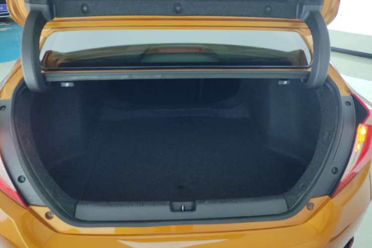 Used Honda Civic 2016 220TURBO CVT Luxury Edition Trunk