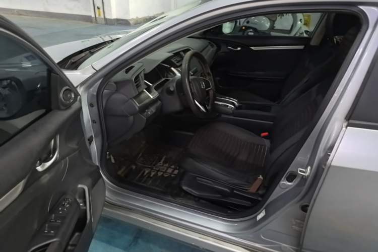 Used Honda Civic 2016 220TURBO CVT Luxury Edition Driver Seat