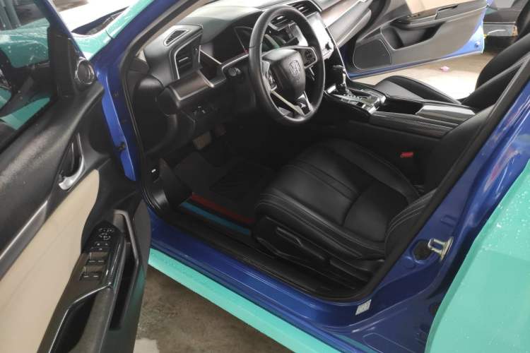 Used Honda Civic 2016 220TURBO CVT Luxury Edition Driver Seat