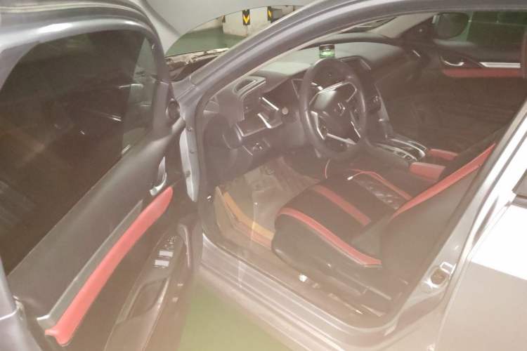 Used Honda Civic 2016 220TURBO CVT Luxury Edition Driver Seat
