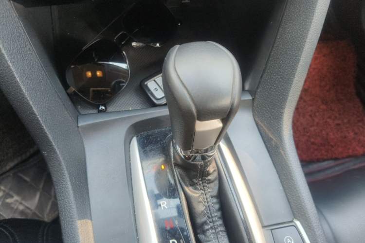 Used Honda Civic 2016 220TURBO CVT Luxury Edition Gear Lever