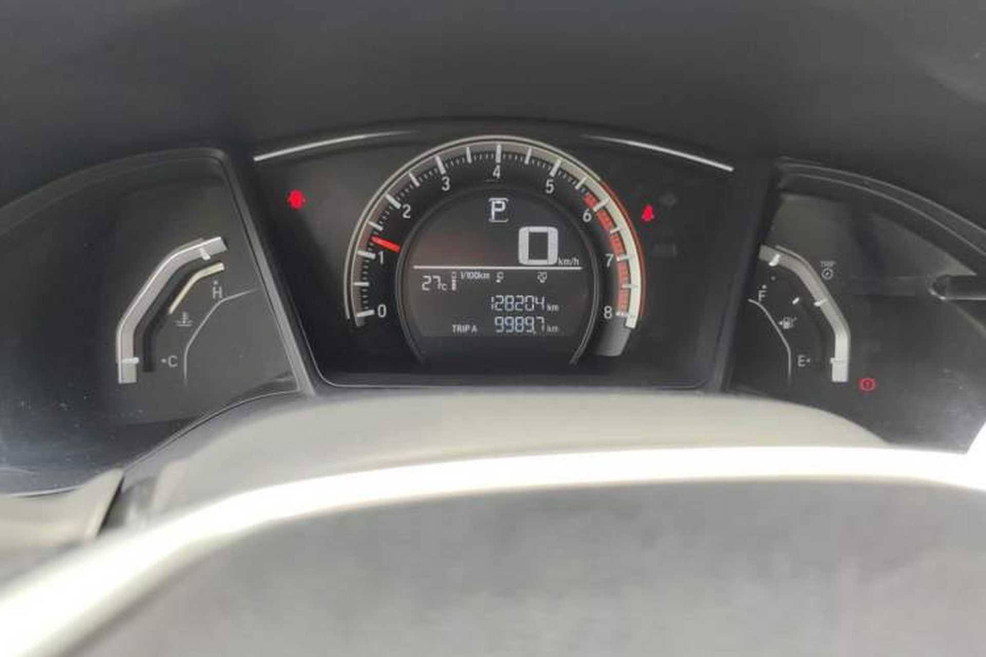 Used Honda Civic 2016 180TURBO CVT Comfort Version Odometer Close Up