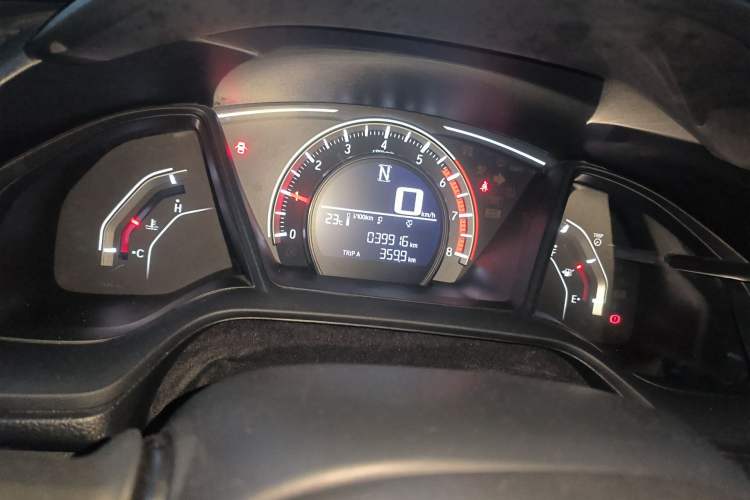 Used Honda Civic 2016 180TURBO CVT Comfort Version Odometer Close Up