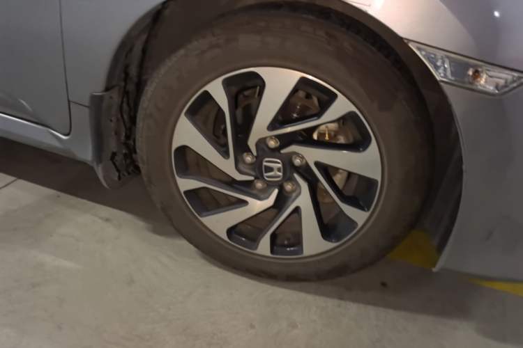 Used Honda Civic 2016 220TURBO CVT Luxury Edition Right Front Wheel Hub