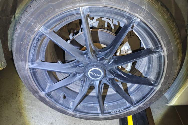 Used Honda Civic 2016 220TURBO CVT Luxury Edition Right Front Wheel Hub