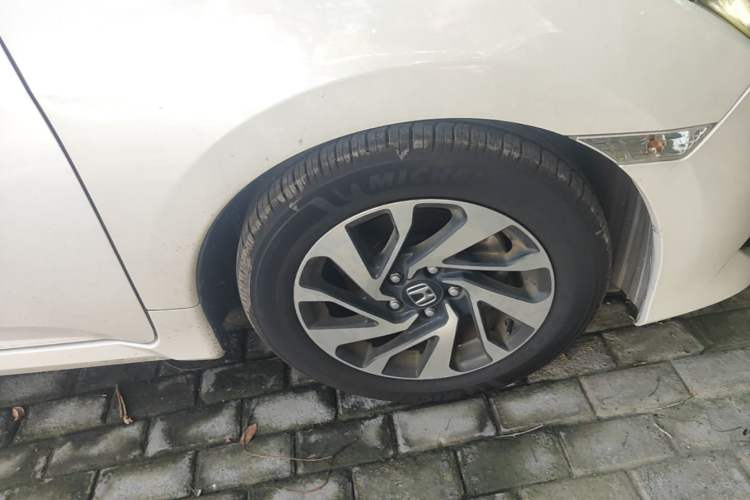 Used Honda Civic 2016 220TURBO CVT Luxury Edition Right Front Wheel Hub