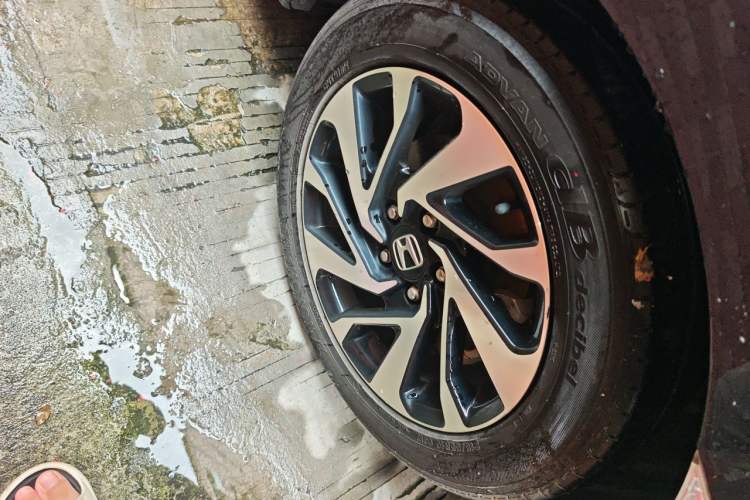 Used Honda Civic 2016 220TURBO CVT Luxury Edition Right Front Wheel Hub