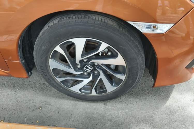 Used Honda Civic 2016 220TURBO CVT Luxury Edition Right Front Wheel Hub