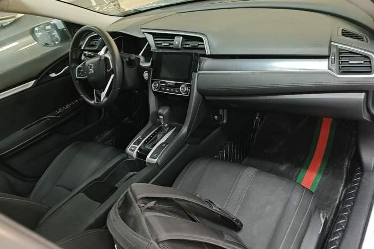 Used Honda Civic 2016 220TURBO CVT Luxury Edition Center Console