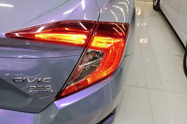 Used Honda Civic 2016 220TURBO CVT Luxury Edition Exterior 3