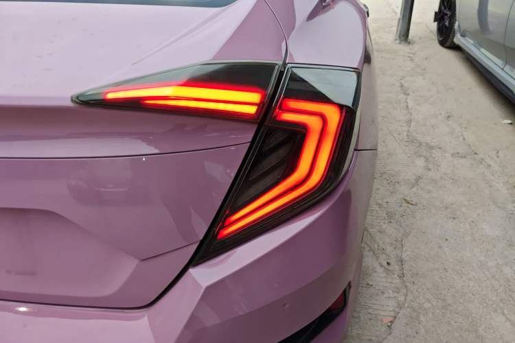 Used Honda Civic 2016 220TURBO CVT Luxury Edition Exterior 6